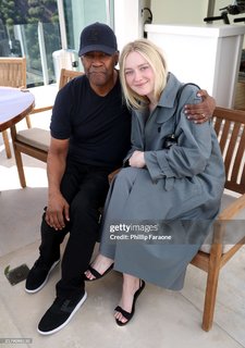 Dakota Fanning feet photo thumbnail