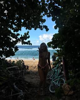 Tana Mongeau feet photo thumbnail