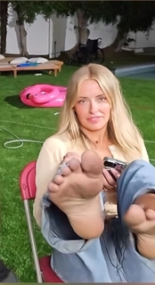 Corinna Kopf feet photo thumbnail