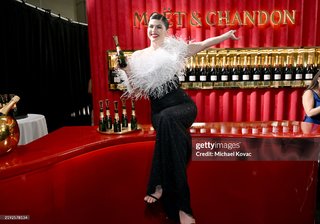 Alexandra Daddario feet photo thumbnail