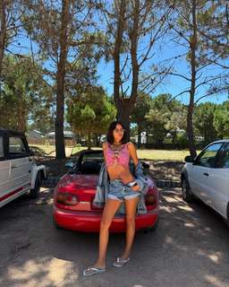 Zaira Nara feet photo thumbnail