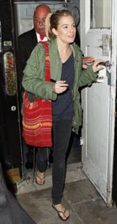 Sienna Miller feet photo thumbnail