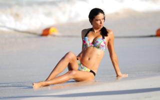 Adriana Lima feet photo thumbnail