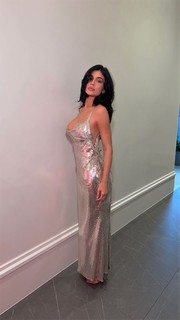 Kylie Jenner feet photo thumbnail