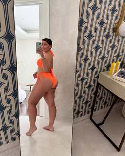 Nelly Furtado feet photo 4