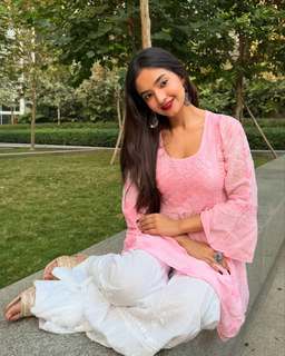 Anushka Sen feet photo thumbnail