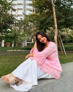 Anushka Sen feet photo thumbnail