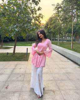 Anushka Sen feet photo thumbnail