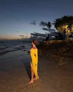 Marina Ruy Barbosa feet photo thumbnail