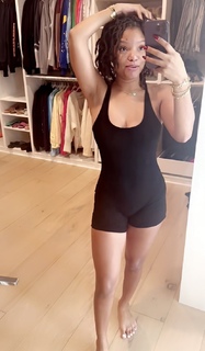 Halle Bailey feet photo thumbnail