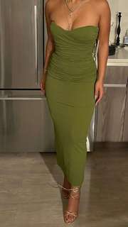Chloe Bailey feet photo thumbnail