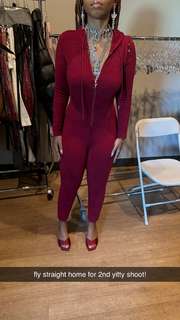 Chloe Bailey feet photo thumbnail