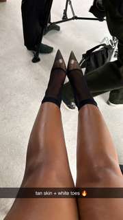 Chloe Bailey feet photo thumbnail