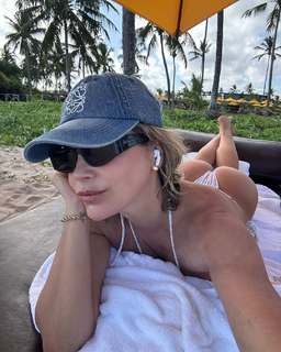 Flávia Alessandra feet photo thumbnail