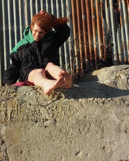 Billie Piper feet photo 2