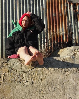 Billie Piper feet photo 1