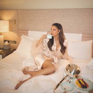 Khloé Kardashian feet photo thumbnail