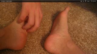 Justine Ezarik feet photo thumbnail