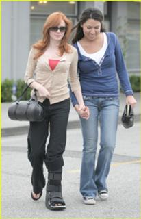 Rose McGowan feet photo thumbnail