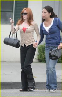 Rose McGowan feet photo thumbnail