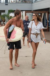 Alessandra Ambrosio feet photo thumbnail