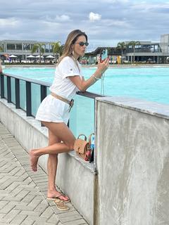 Alessandra Ambrosio feet photo thumbnail