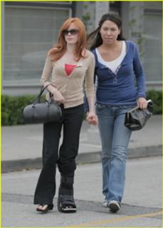 Rose McGowan feet photo thumbnail