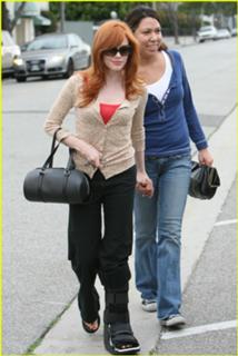 Rose McGowan feet photo thumbnail