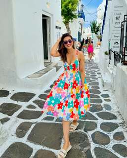 Kriti Sanon feet photo thumbnail