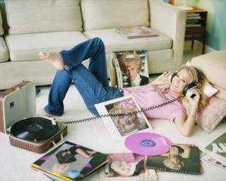 Carrie Underwood feet photo thumbnail