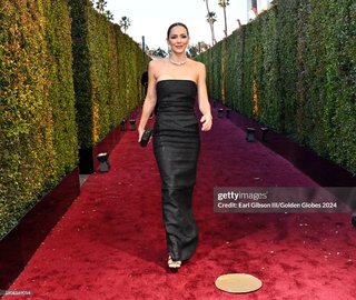 Katharine McPhee feet photo thumbnail