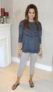 Brooke Burke feet photo thumbnail