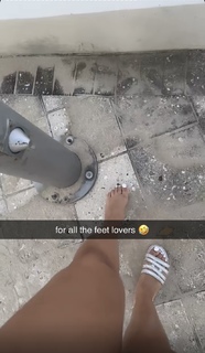 Queen Naija feet photo thumbnail