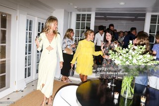 Gwyneth Paltrow feet photo thumbnail