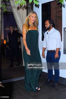 Gwyneth Paltrow feet photo thumbnail