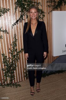 Gwyneth Paltrow feet photo thumbnail