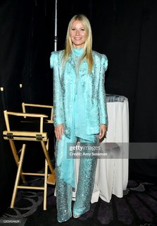 Gwyneth Paltrow feet photo thumbnail