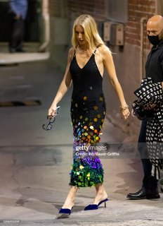Gwyneth Paltrow feet photo thumbnail