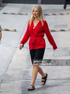 Gwyneth Paltrow feet photo thumbnail