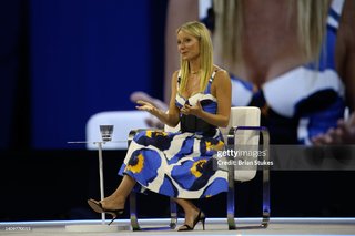 Gwyneth Paltrow feet photo thumbnail