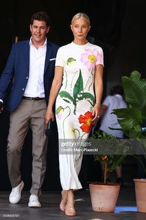 Gwyneth Paltrow feet photo thumbnail