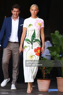 Gwyneth Paltrow feet photo thumbnail