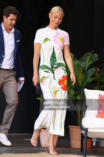 Gwyneth Paltrow feet photo thumbnail
