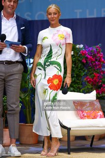 Gwyneth Paltrow feet photo thumbnail