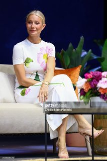 Gwyneth Paltrow feet photo thumbnail