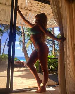 Lívia Andrade feet photo thumbnail