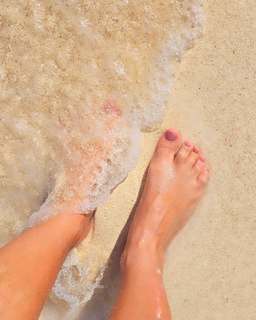 Lívia Andrade feet photo thumbnail