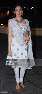 Karisma Kapoor feet photo thumbnail