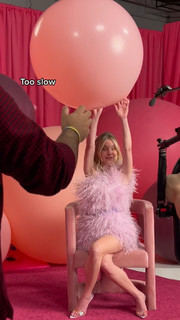 Sydney Sweeney feet photo thumbnail