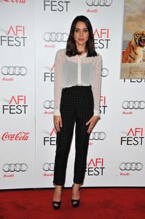 Aubrey Plaza feet photo thumbnail